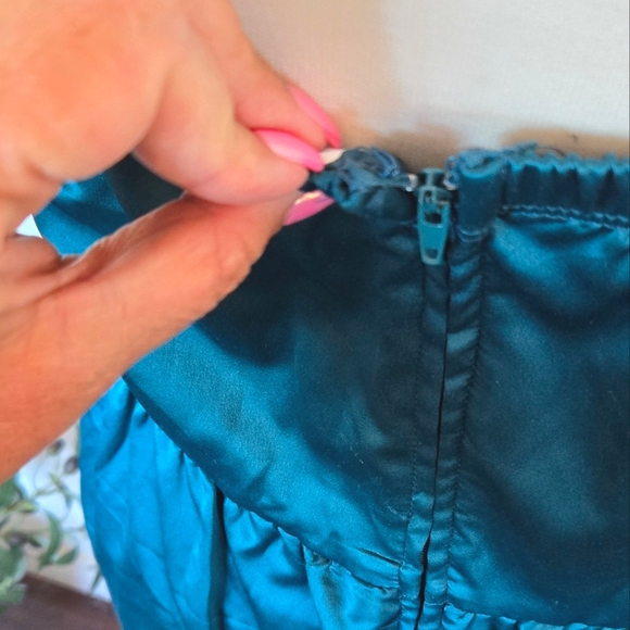 TORRID Teal Satin Peplum Bustier Sleeveless Top Size 4X - Picture 8 of 12